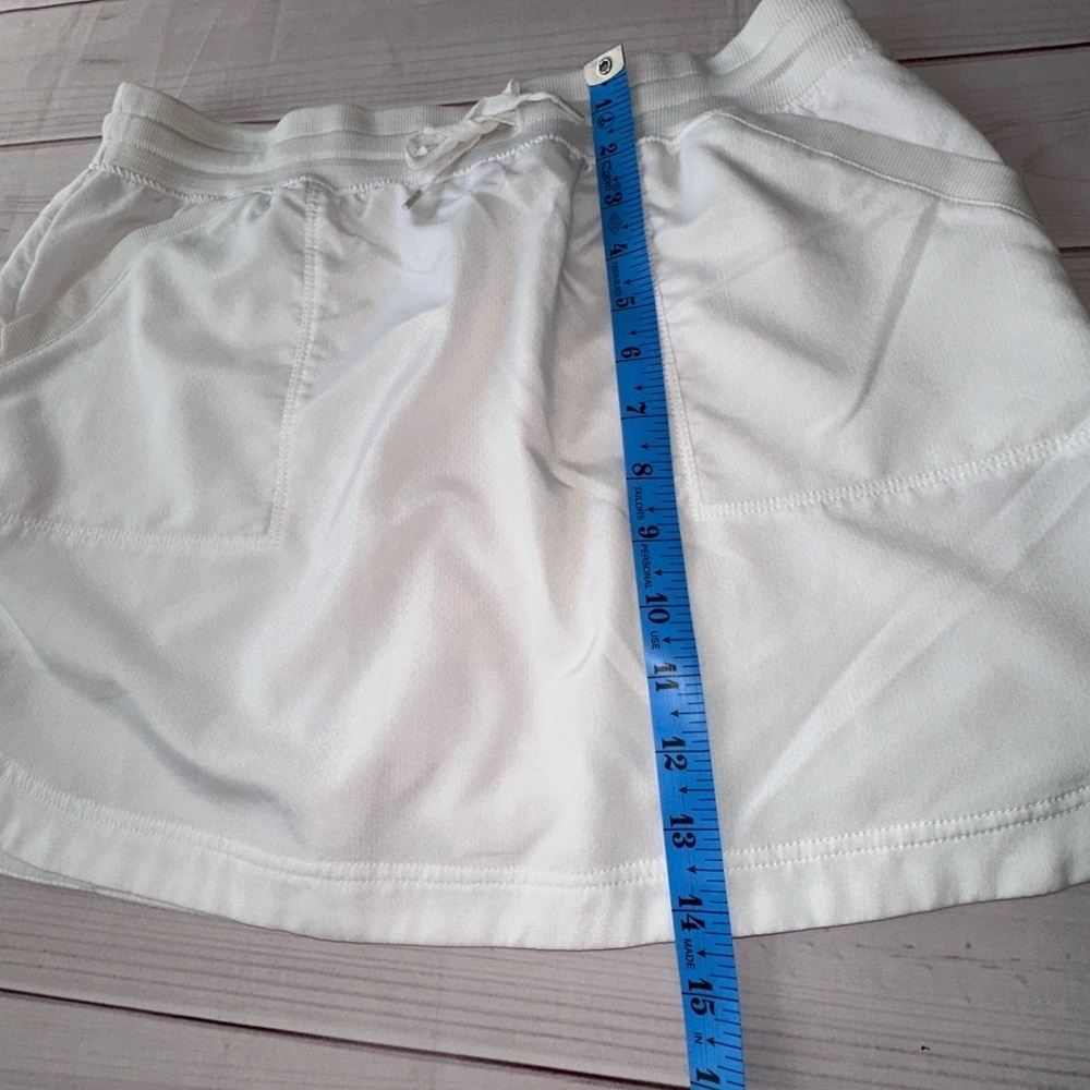 Reel Legends White Athletic Skort Size Medium Tennis Fishing Pickleball - Picture 7 of 7